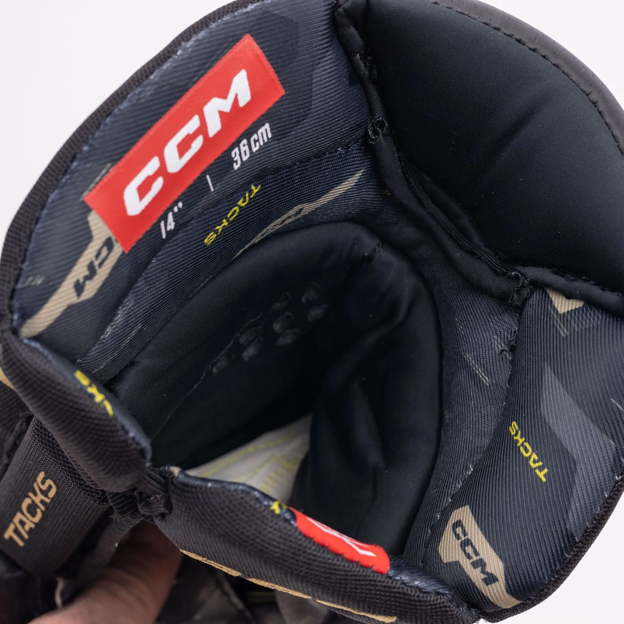 CCM Tacks AS-V Pro Senior Hockey Gloves