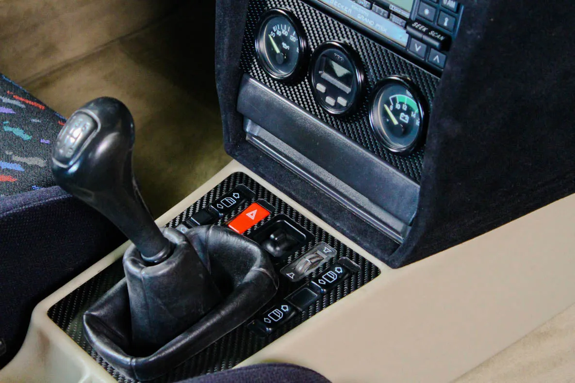Gearshift surround - Carbon fiber trim