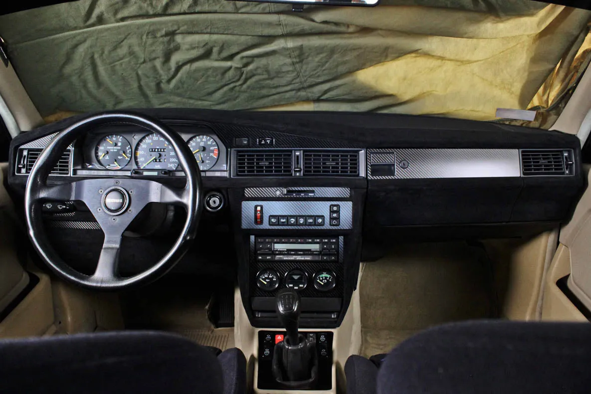 Gearshift surround - Carbon fiber trim