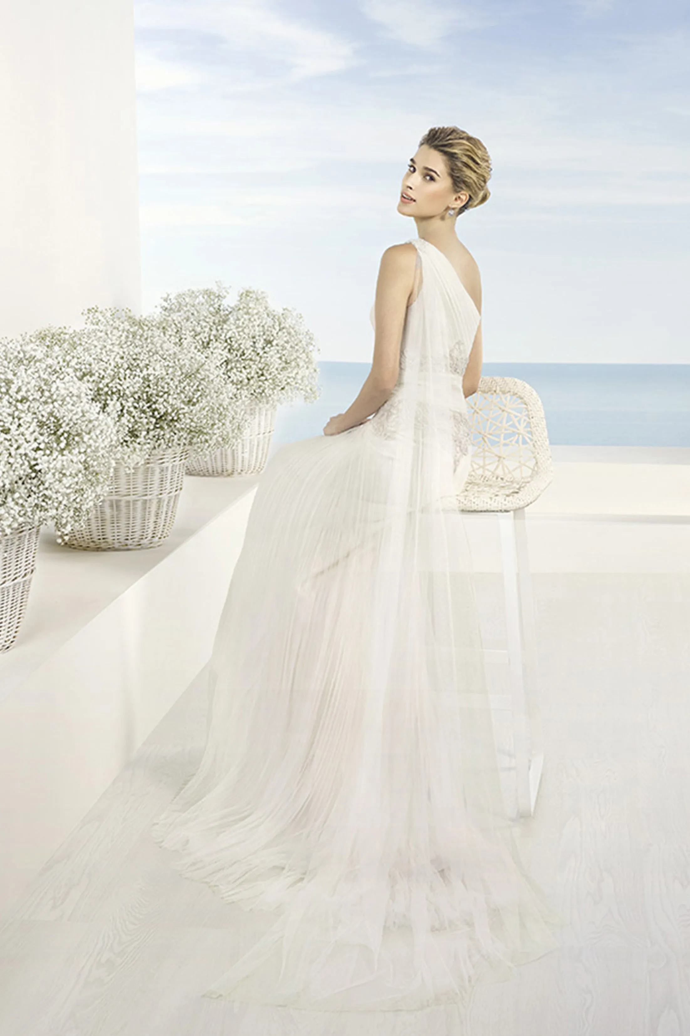 Long One-Shoulder Appliqued Tulle Wedding Dress With Pleats-MK_700715