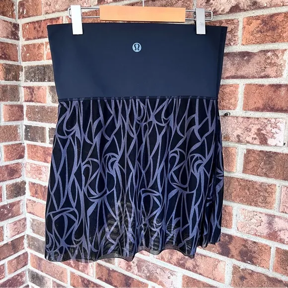 lululemon athletica Tulip Skirt EUC Sz8 Rare
