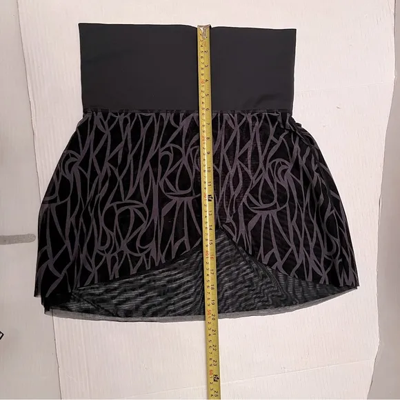 lululemon athletica Tulip Skirt EUC Sz8 Rare