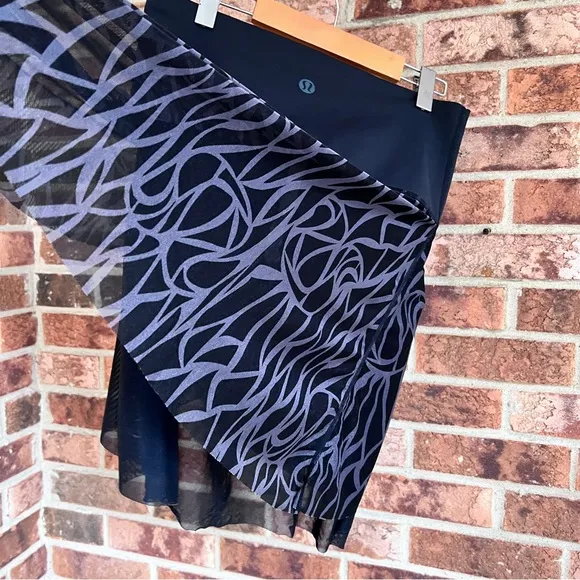 lululemon athletica Tulip Skirt EUC Sz8 Rare