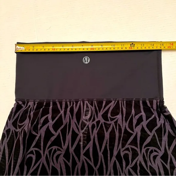 lululemon athletica Tulip Skirt EUC Sz8 Rare