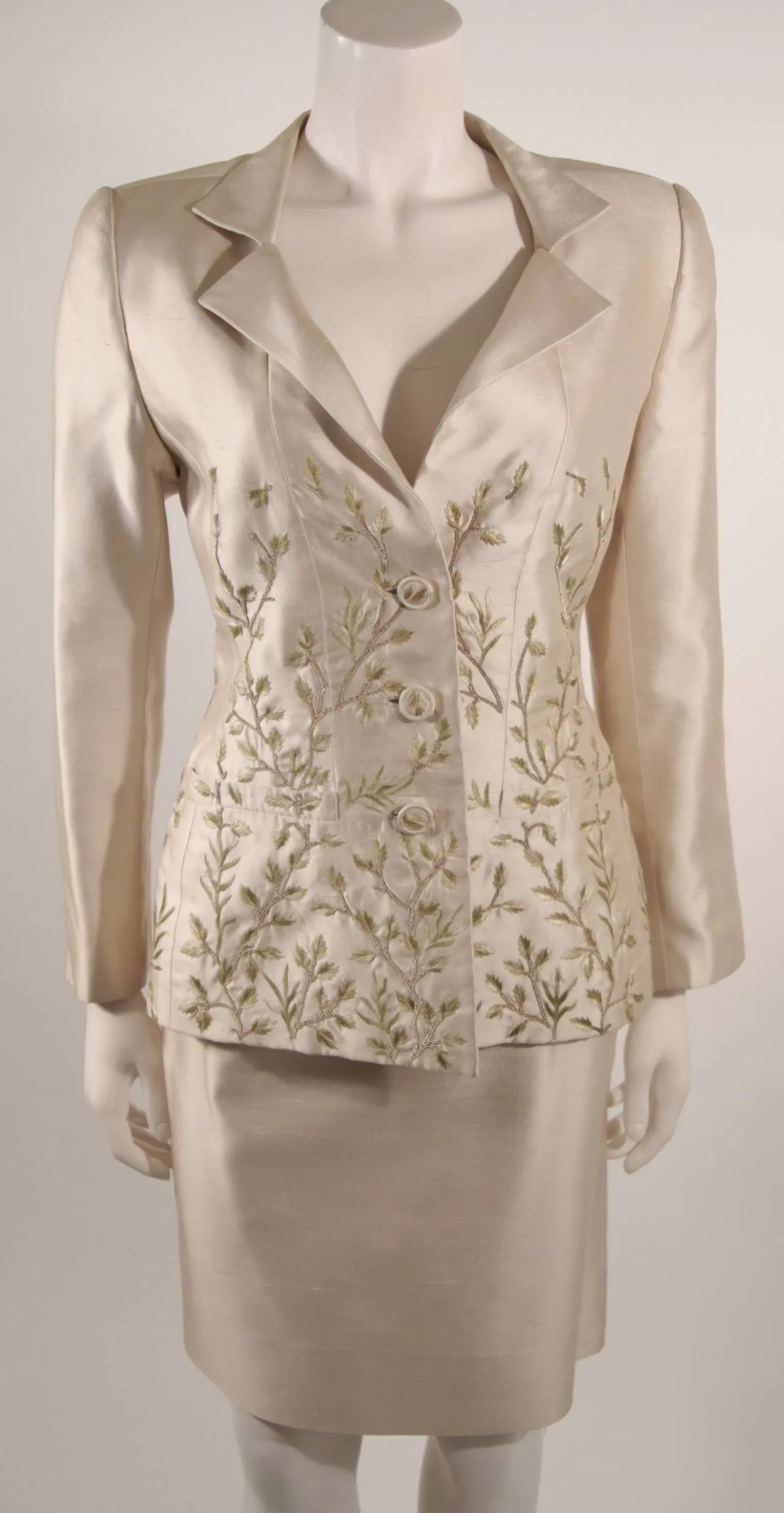 OSCAR DE LA RENTA Champagne Silk with Sage Embroidery Skirt Suit Size 10