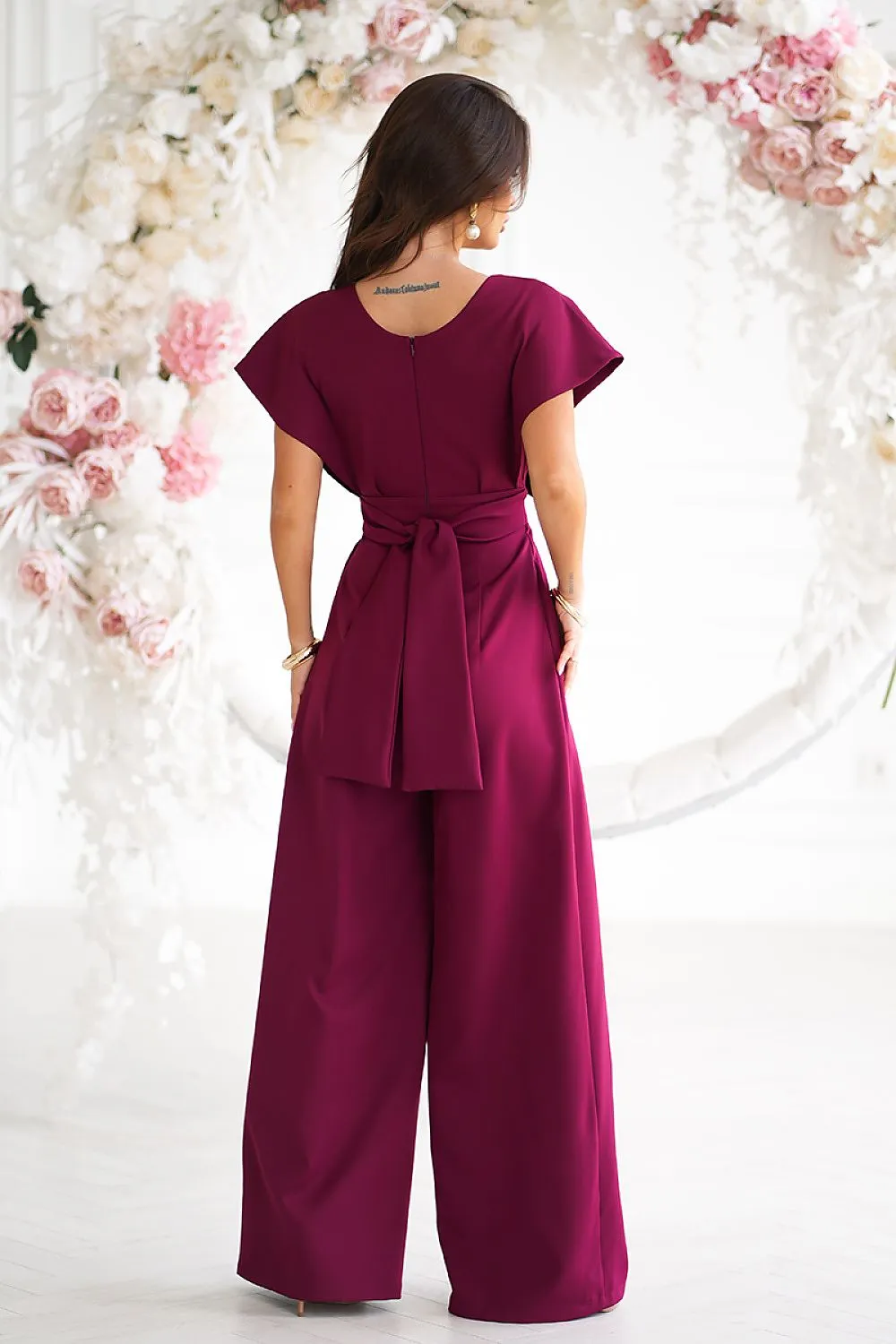 Stylish jumpsuit with cut-off waist