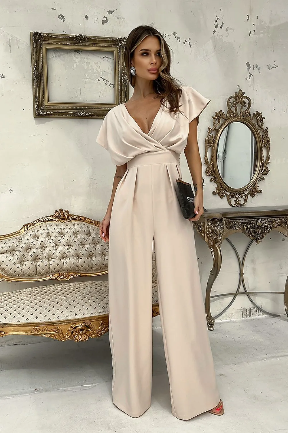 Stylish jumpsuit with cut-off waist