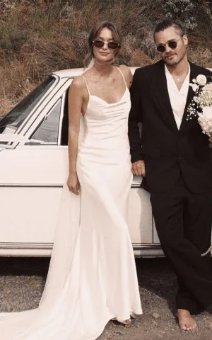 Sweetheart Sheath Satin Simple Wedding Dress Sleeveless With Court Train-716590