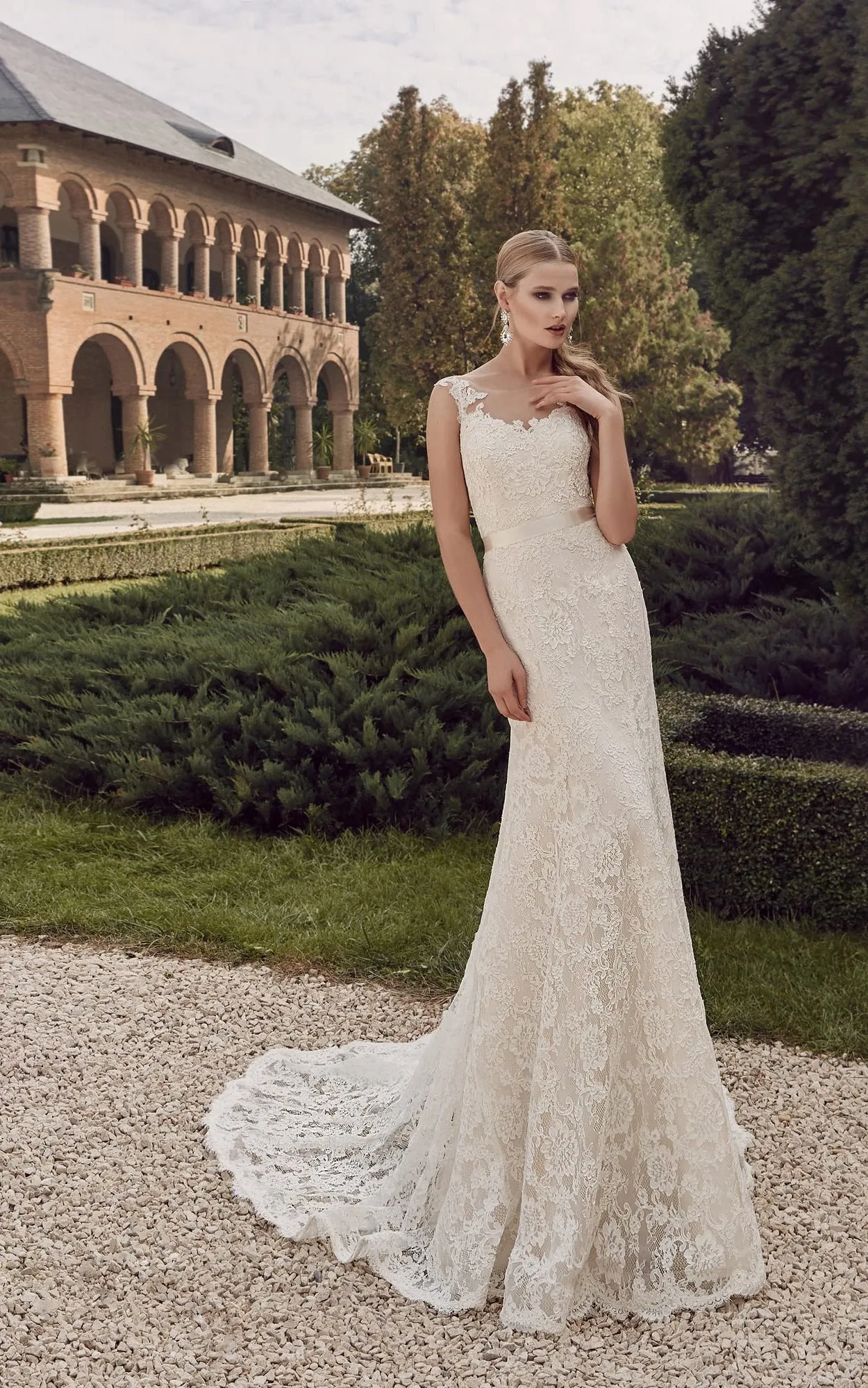 V-neck Appliques Sleeveless Low V Back Lace Sheath Dress-714092