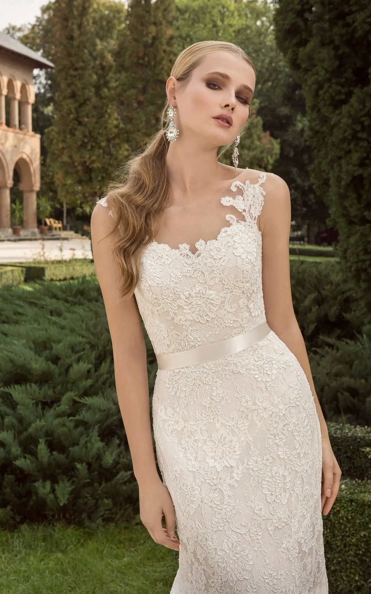 V-neck Appliques Sleeveless Low V Back Lace Sheath Dress-714092