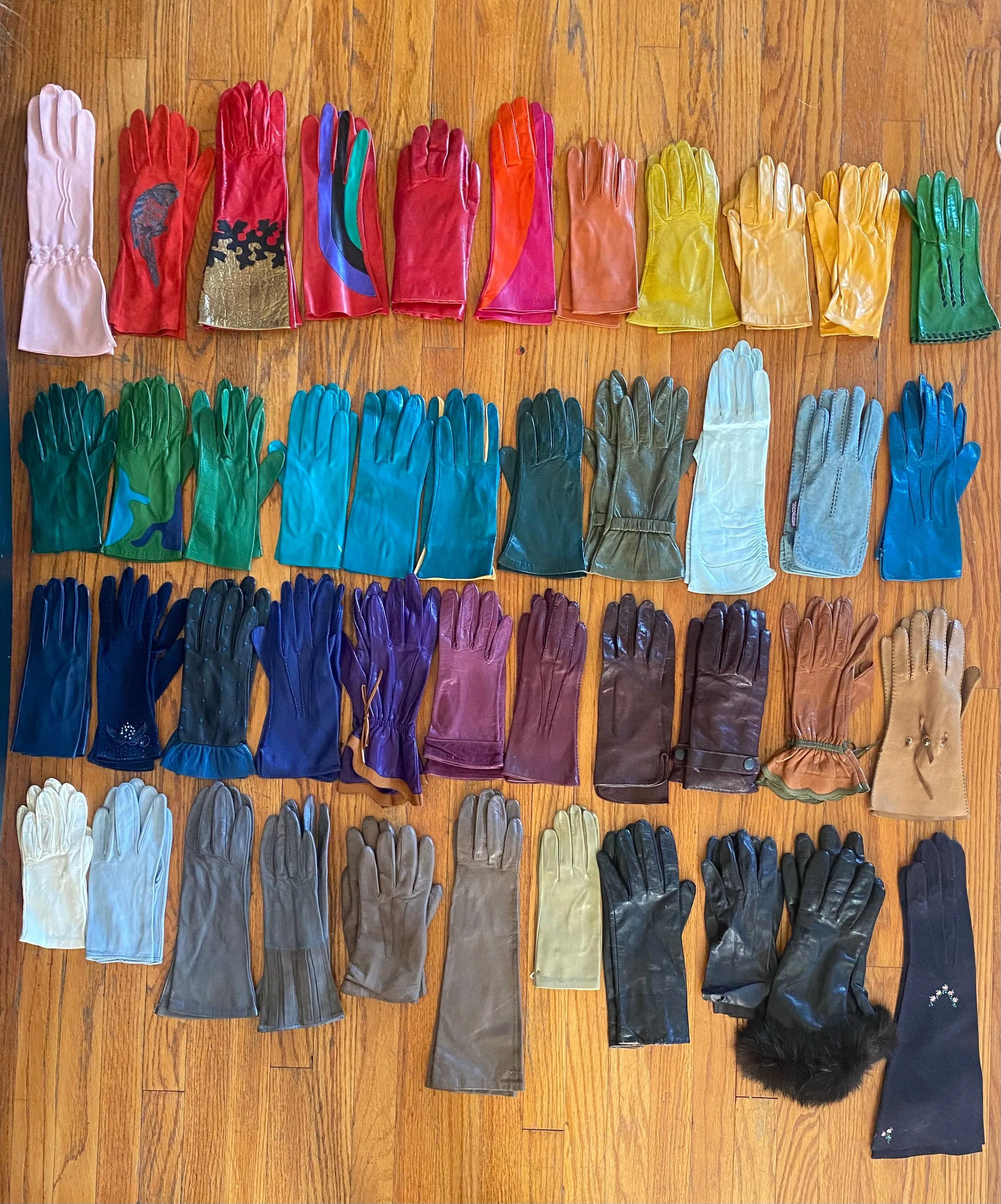 Vintage Jordache Suede Gloves