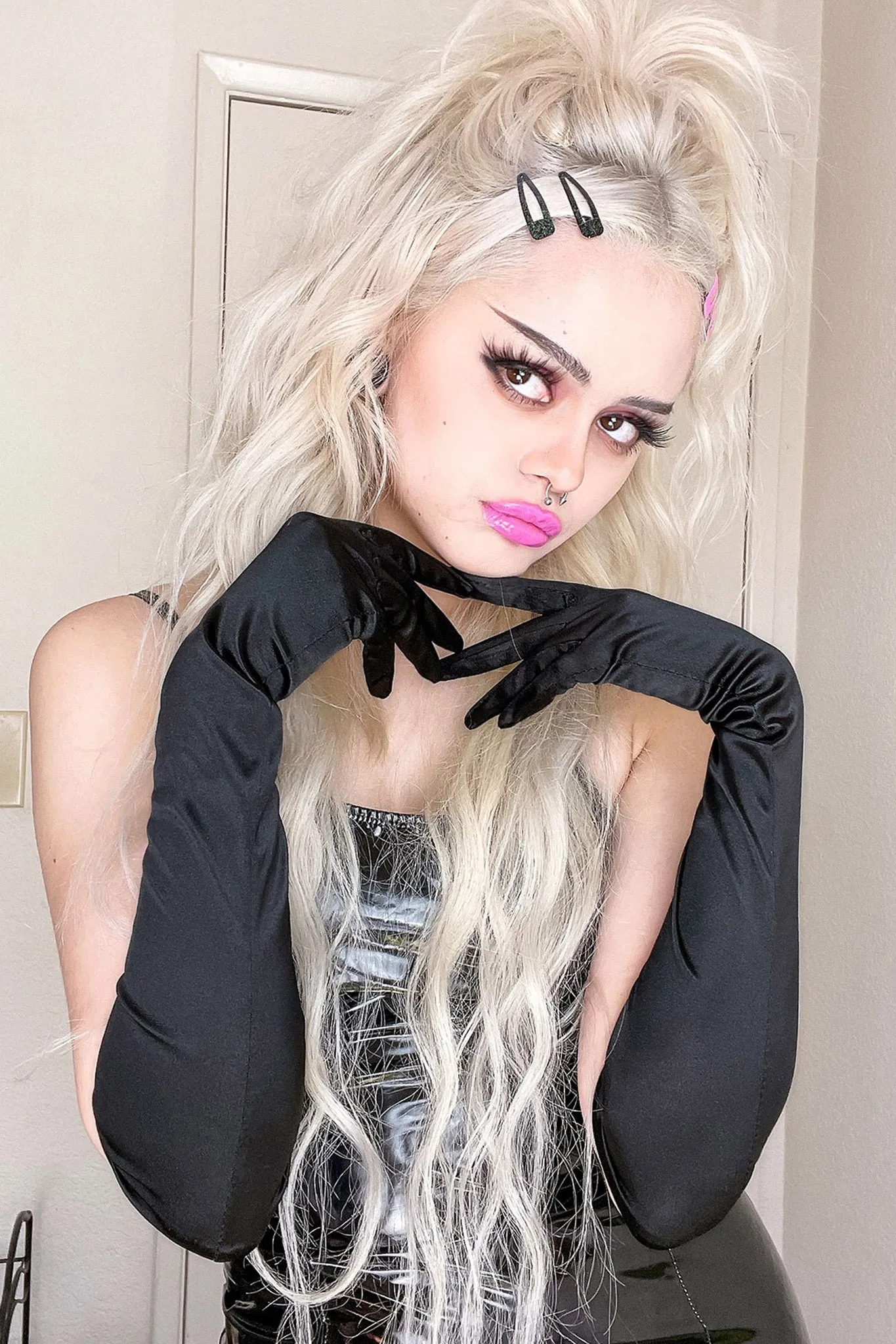 Viral Satin Gloves