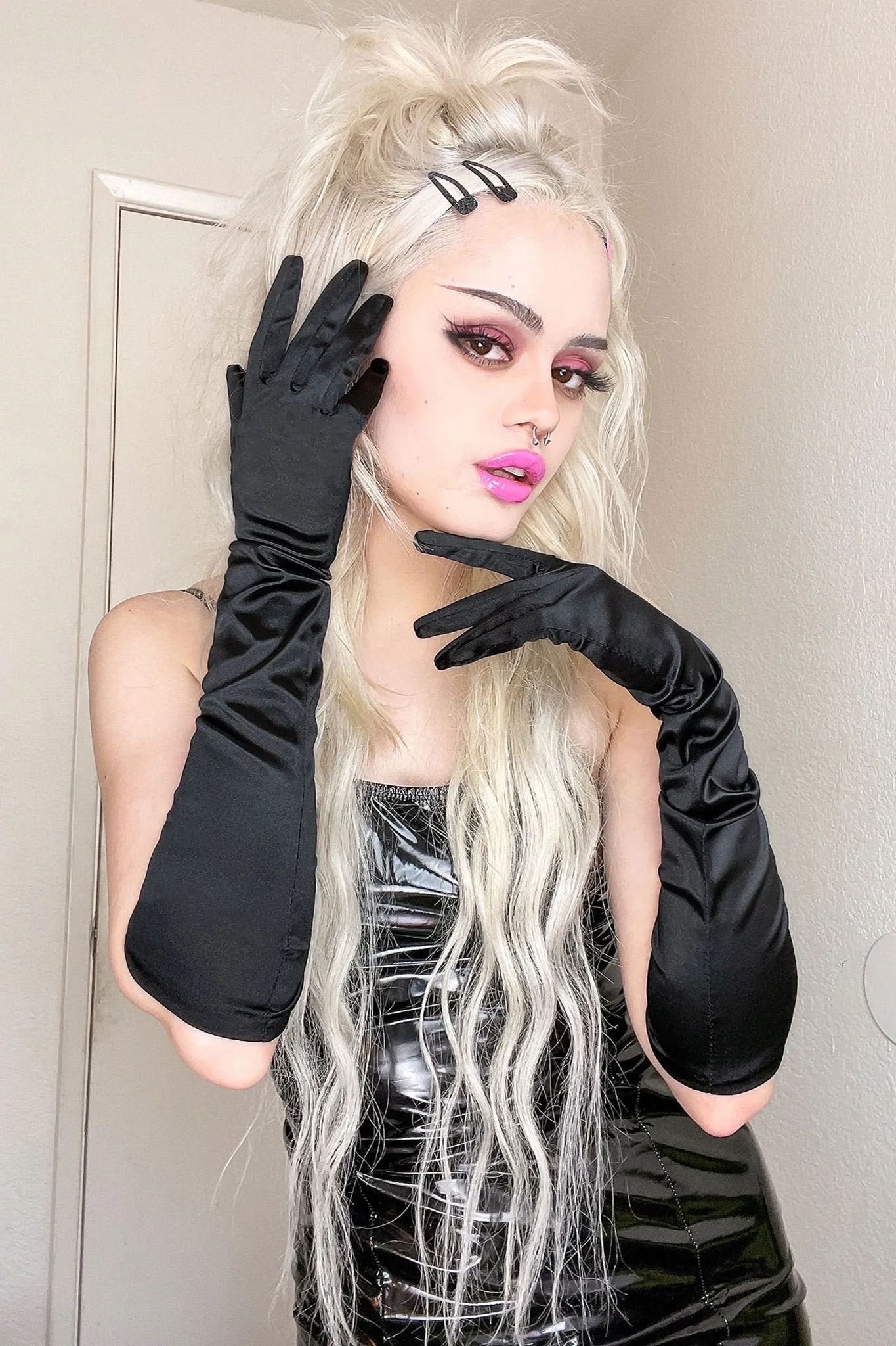 Viral Satin Gloves