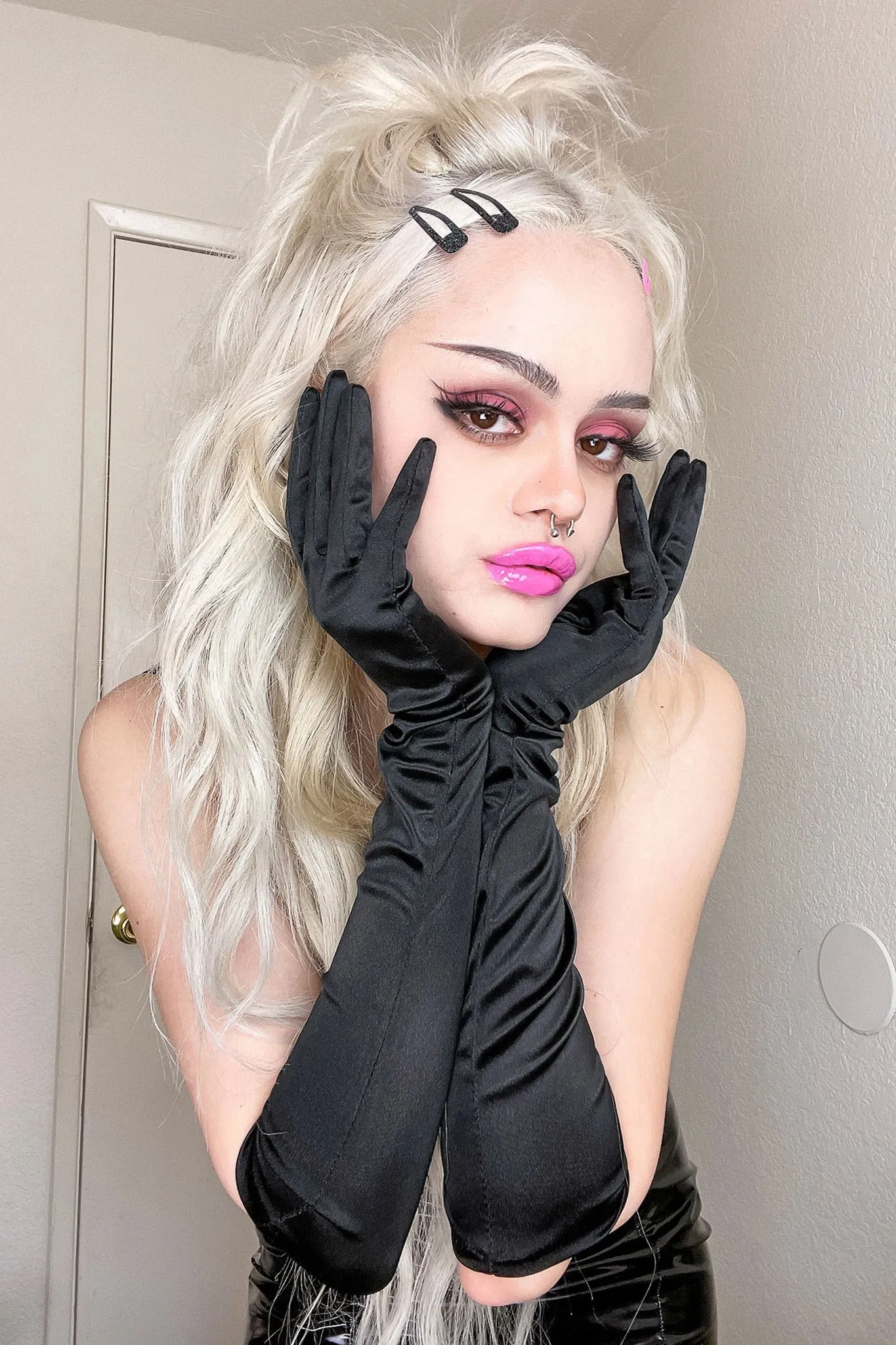 Viral Satin Gloves