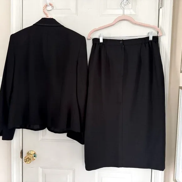 VTG Sag Harbor Suits Black White Stitch Trim Skirt Suit Size 10