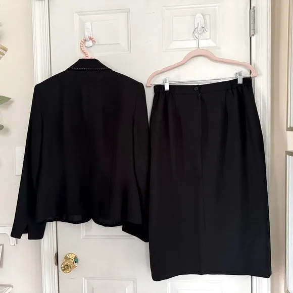 VTG Sag Harbor Suits Black White Stitch Trim Skirt Suit Size 10